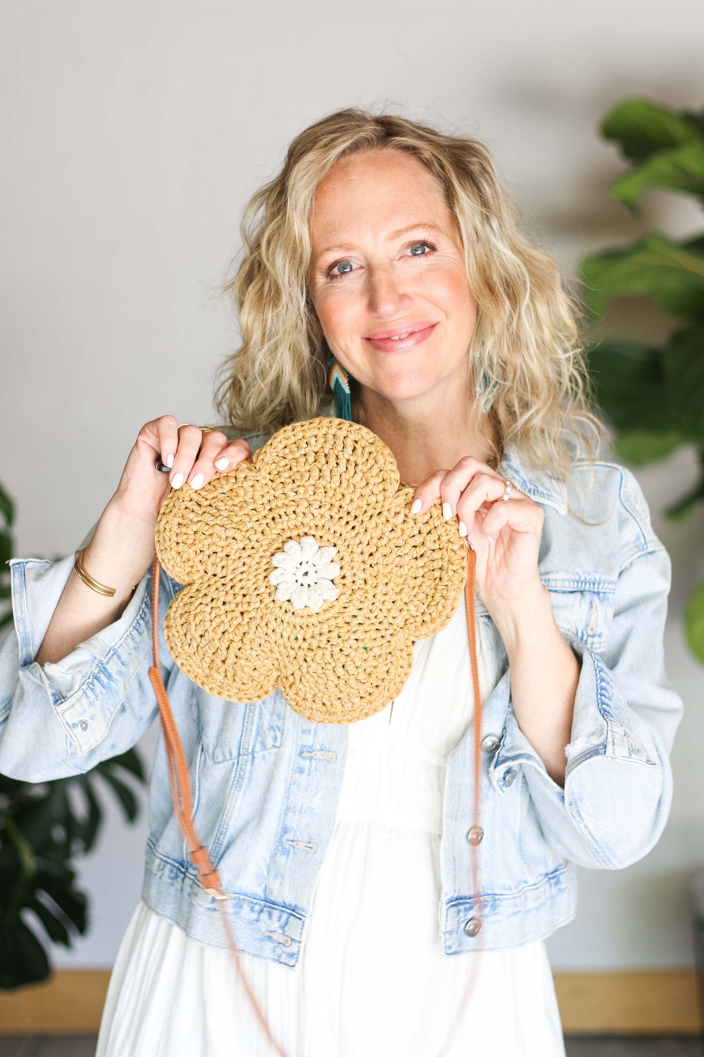 Dainty Daisy Purse Crochet Pattern