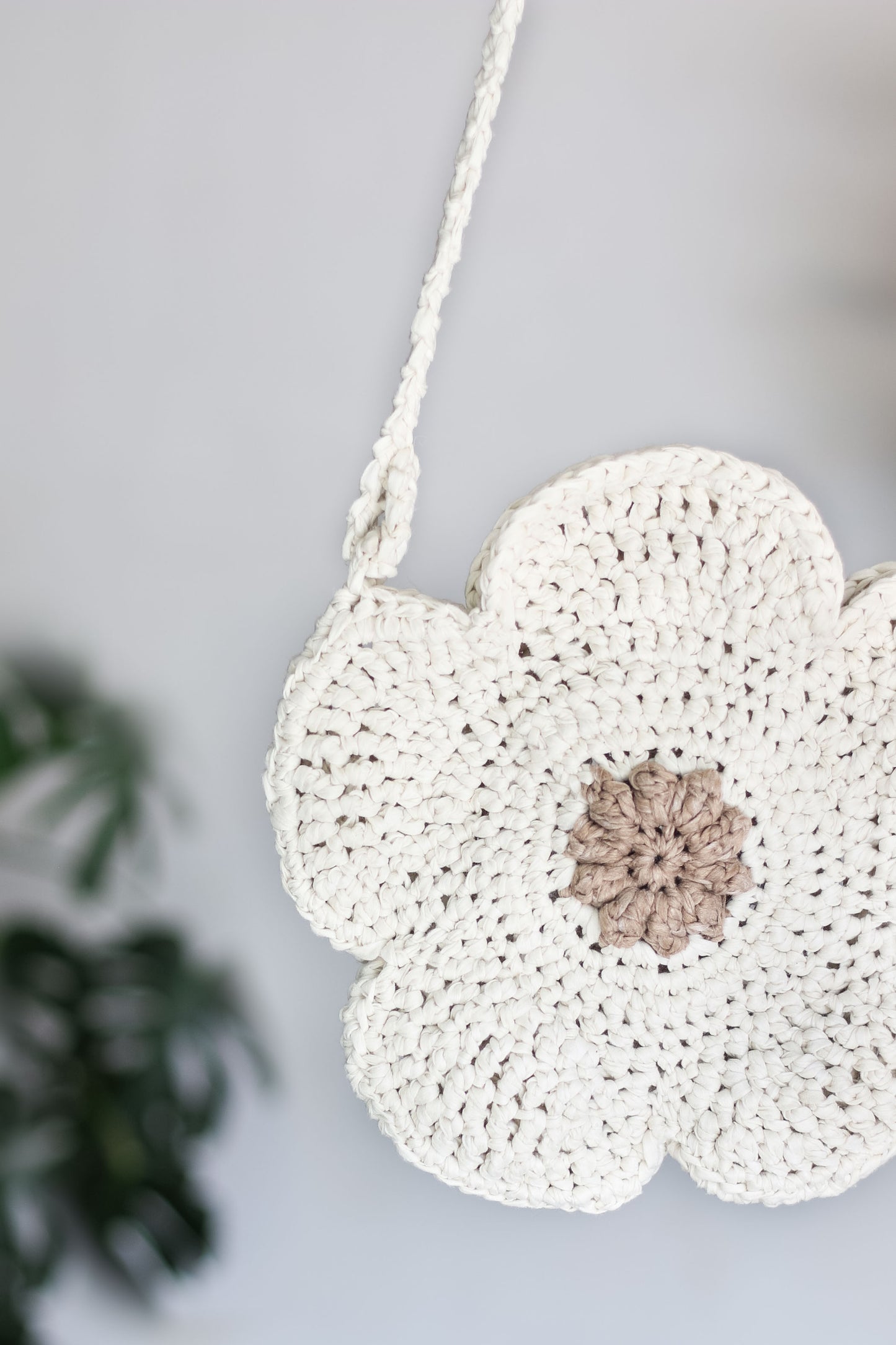Dainty Daisy Purse Crochet Pattern