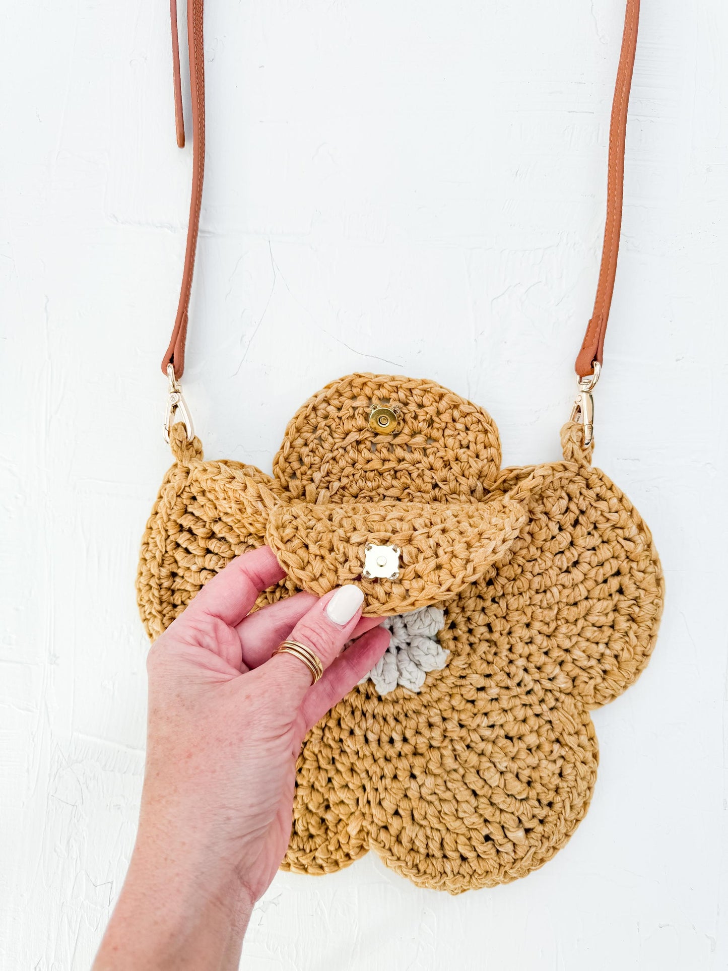 Dainty Daisy Purse Crochet Pattern