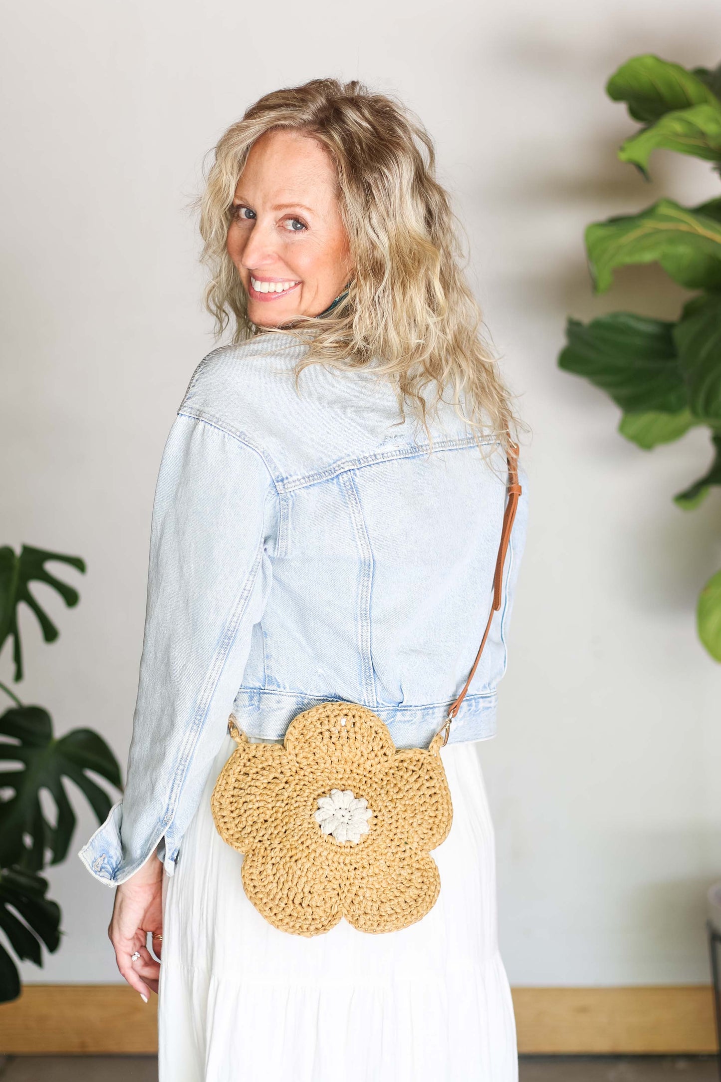 Dainty Daisy Purse Crochet Pattern